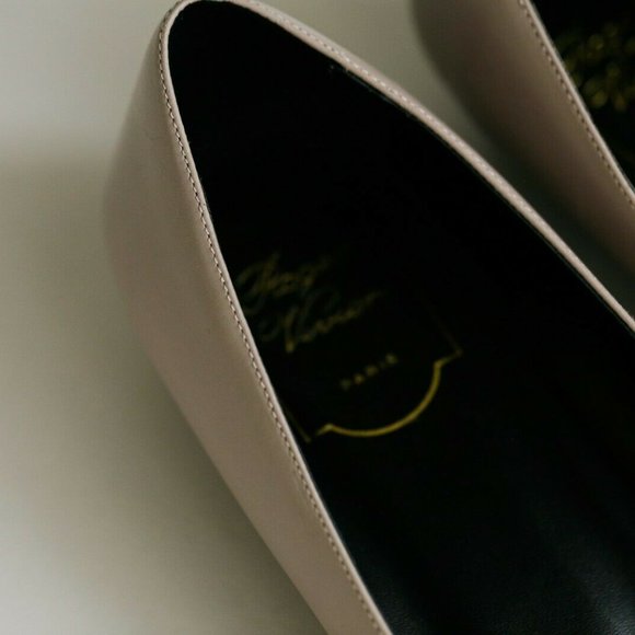 Roger Vivier | Flats w/ Buckle - Picture 4 of 13
